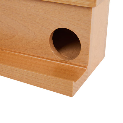 Caja con pelotas de colores para empujar (hogar)