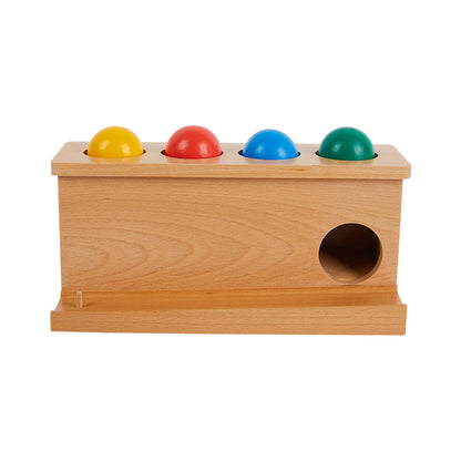 Caja con pelotas de colores para empujar (hogar)