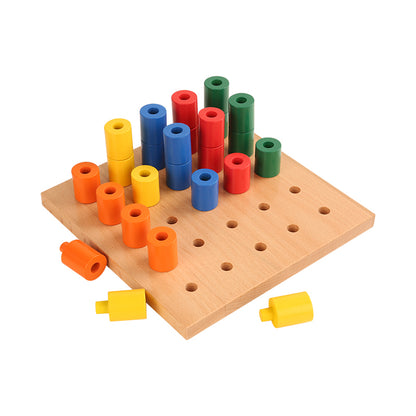 Tablero con clavos circulares de colores