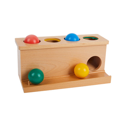 Caja con pelotas de colores para empujar (hogar)