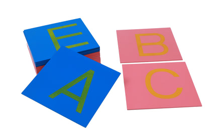 Letras de lija -
Mayúscula en print con caja
(inglés)