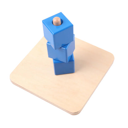 Base con asta vertical con cubos de madera azules