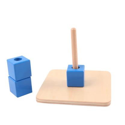Base con asta vertical con cubos de madera azules
