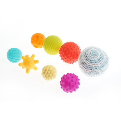 Canasta con pelotas de texturas (hogar)