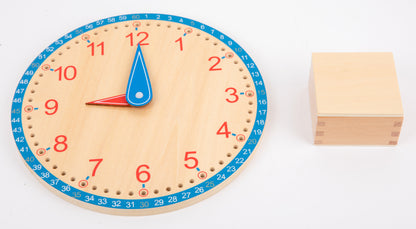 Reloj con bolos de segundos