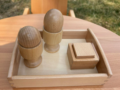 Charola con ovoide, esfera y cubo con base