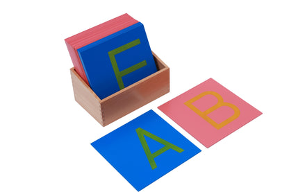 Letras de lija -
Mayúscula en print con caja
(inglés)